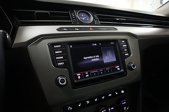 Volkswagen Passat 12 of 21