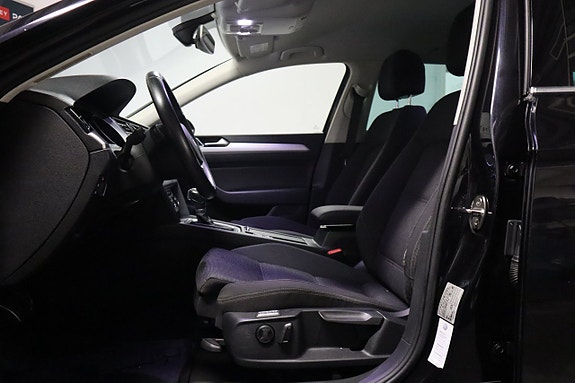 Volkswagen Passat 7 of 21