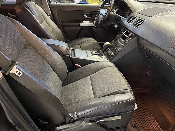 Volvo XC90 11 of 15