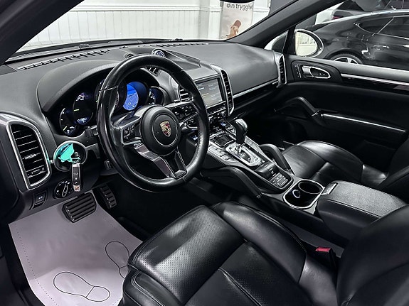 Porsche Cayenne S 13 of 28