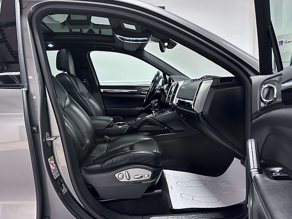 Porsche Cayenne S 15 of 28