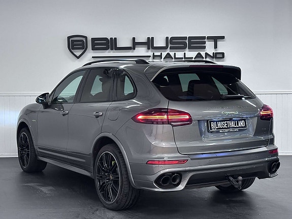 Porsche Cayenne S 9 of 28