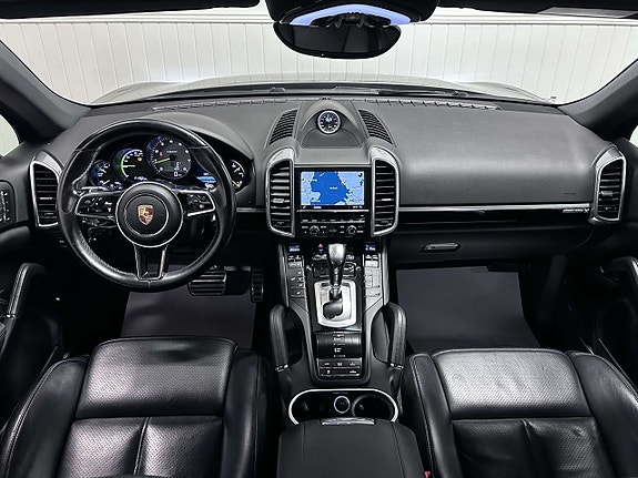 Porsche Cayenne S 12 of 28