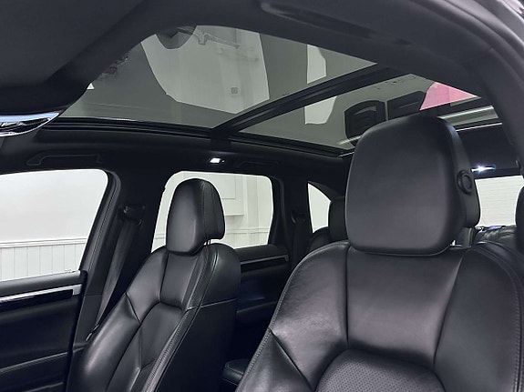 Porsche Cayenne S 18 of 28