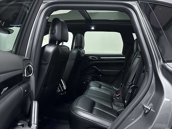 Porsche Cayenne S 17 of 28