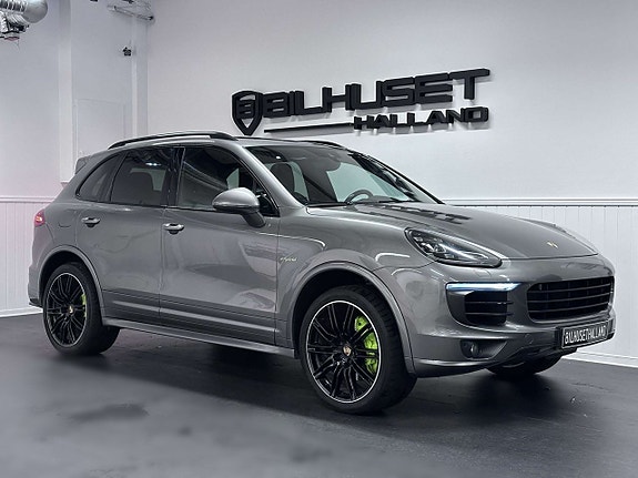 Porsche Cayenne S 4 of 5