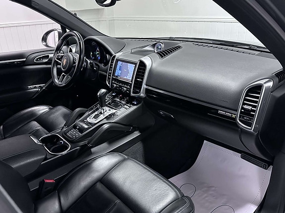 Porsche Cayenne S 16 of 28