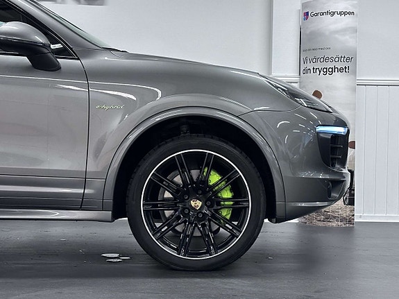 Porsche Cayenne S 7 of 28