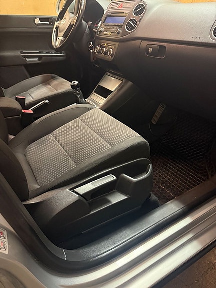 Volkswagen Golf Plus 21 of 27