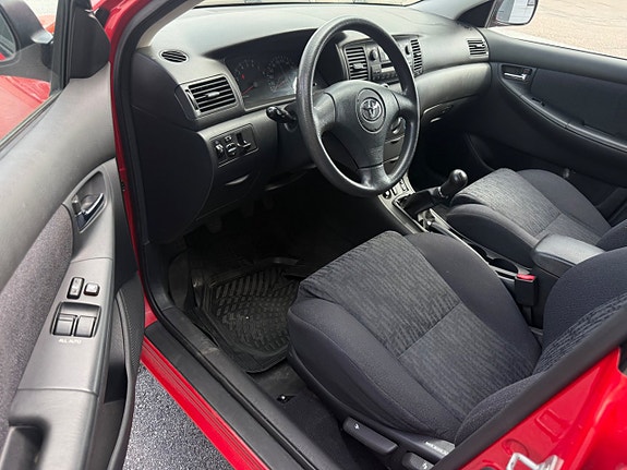 Toyota Corolla 7 of 8