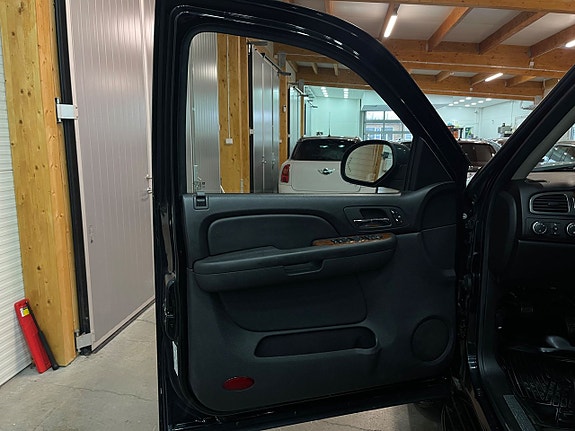 Chevrolet Tahoe 14 of 30