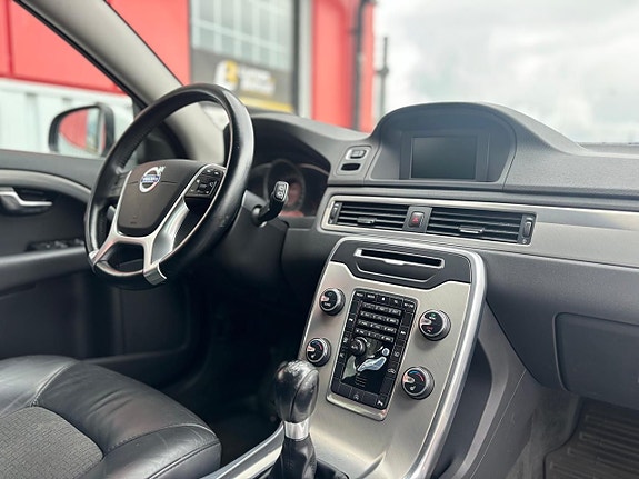 Volvo V70 11 of 26