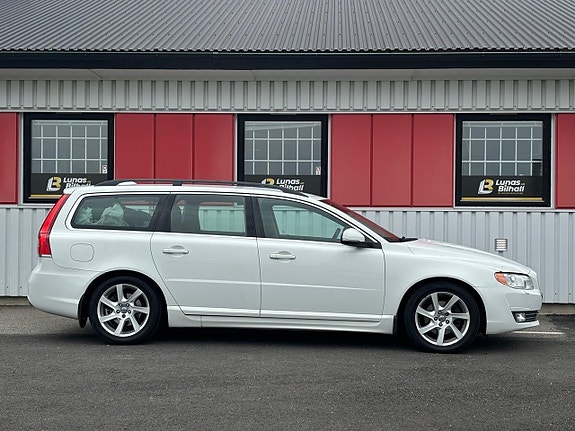 Volvo V70 3 of 26