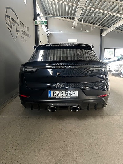 Porsche Cayenne Turbo GT 5 of 5