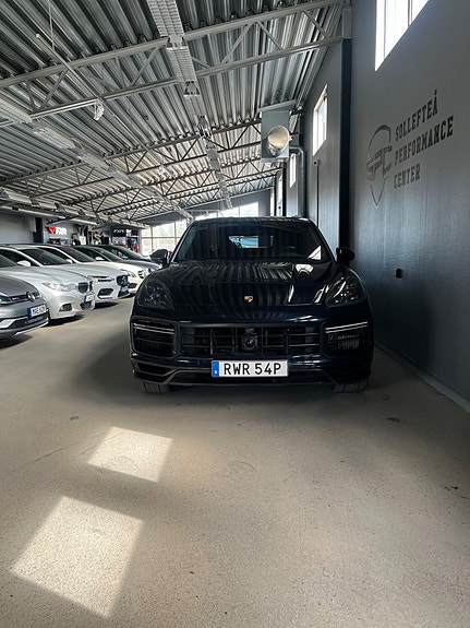 Porsche Cayenne Turbo GT 4 of 5