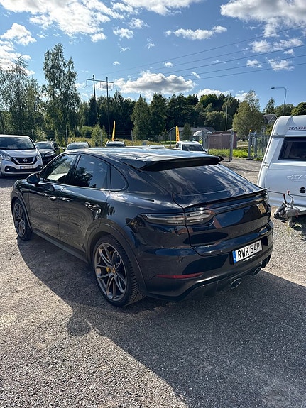 Porsche Cayenne Turbo GT 9 of 10