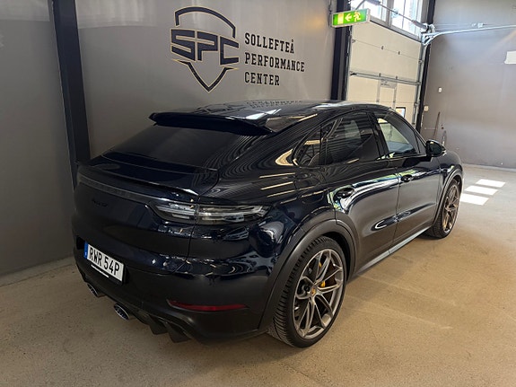 Porsche Cayenne Turbo GT 3 of 10