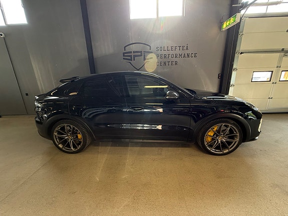Porsche Cayenne Turbo GT 2 of 10