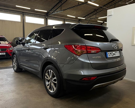 Hyundai Santa Fe 4 of 17
