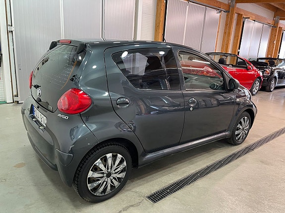 Toyota Aygo 12 of 16