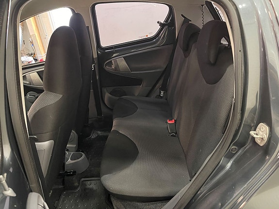 Toyota Aygo 10 of 16