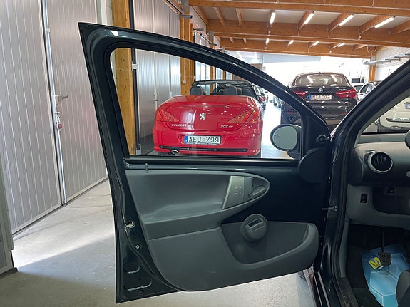 Toyota Aygo 5 of 16