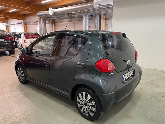 Toyota Aygo 11 of 16