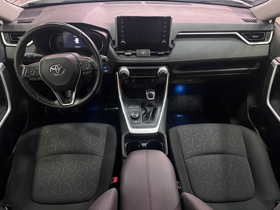 Toyota RAV4 8 of 19