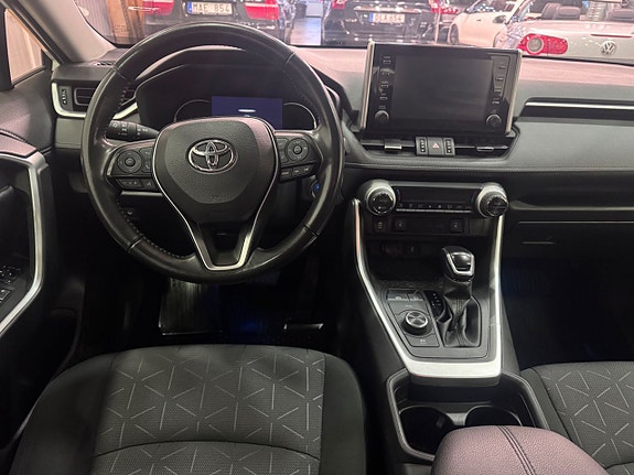 Toyota RAV4 9 of 19