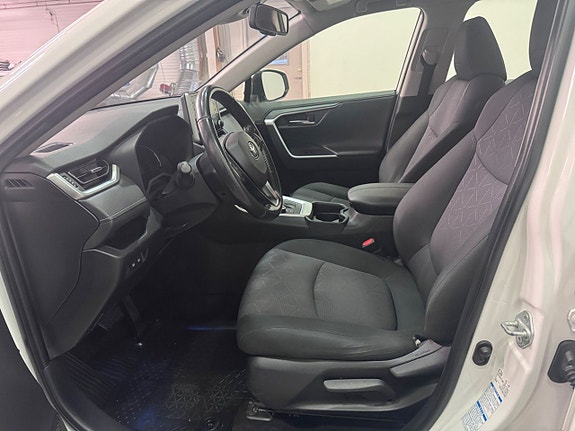 Toyota RAV4 7 of 19
