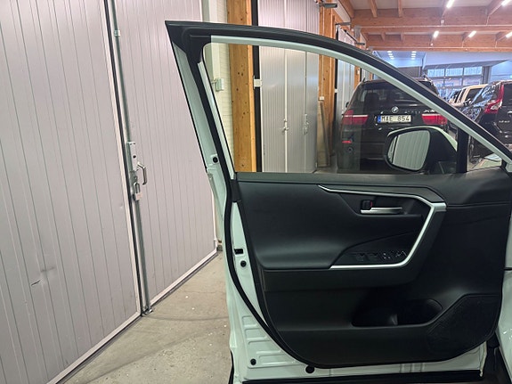 Toyota RAV4 5 of 19