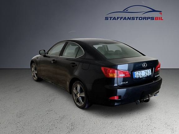 Lexus IS220d 4 of 7
