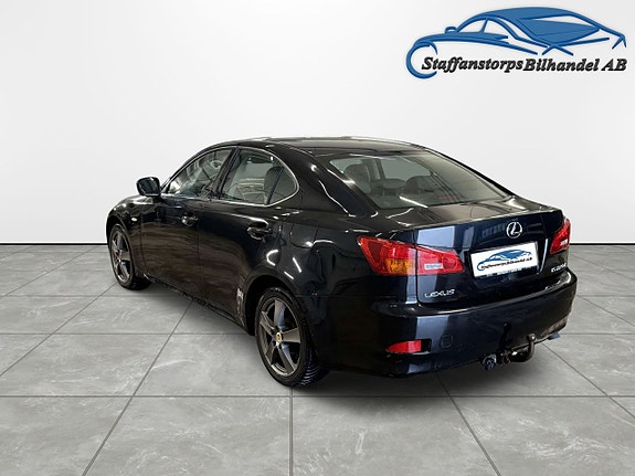 Lexus IS220d 4 of 7