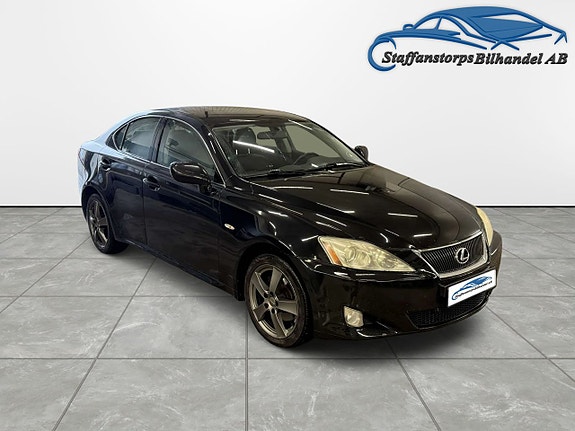 Lexus IS220d 2 of 7