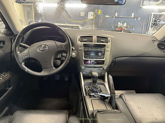 Lexus IS220d 5 of 7