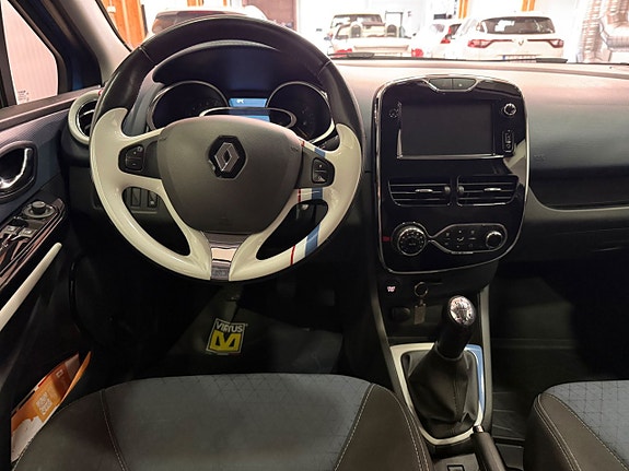 Renault Clio 10 of 17