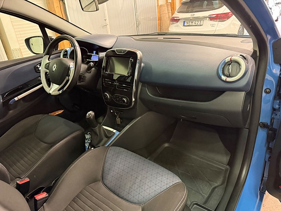 Renault Clio 17 of 17