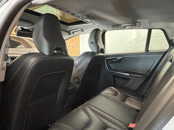 Volvo V60 16 of 19