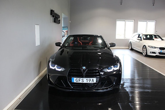 BMW M4 4 of 5