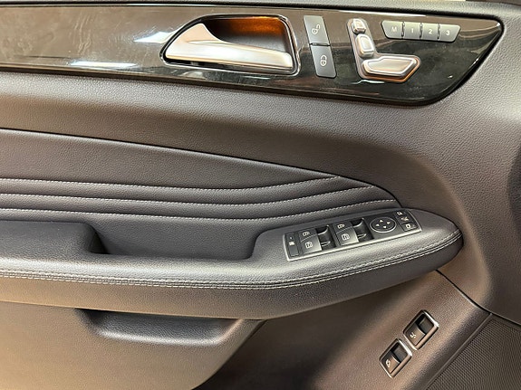 Mercedes-Benz GLE400 27 of 27