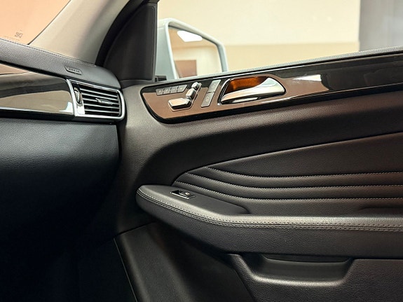 Mercedes-Benz GLE400 24 of 27