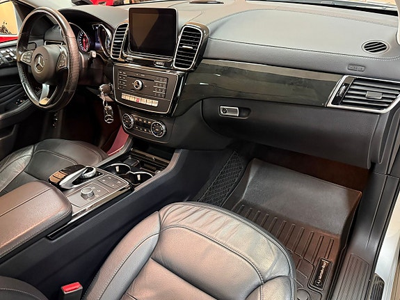 Mercedes-Benz GLE400 16 of 27