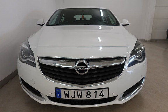Opel Insignia 2 of 5
