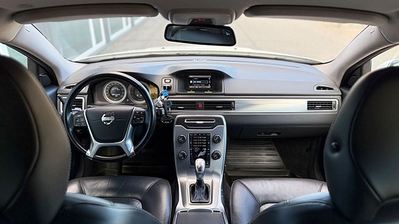 Volvo V70 16 of 30