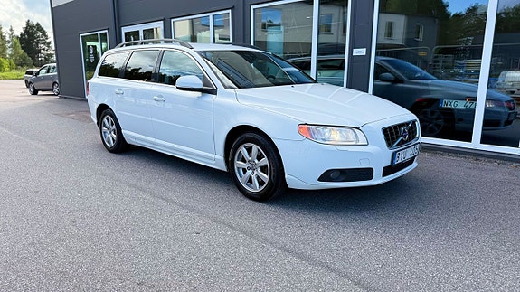 Volvo V70 2 of 30
