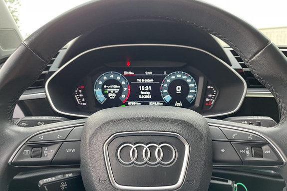 Audi Q3 16 of 18