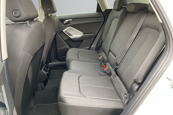 Audi Q3 11 of 18