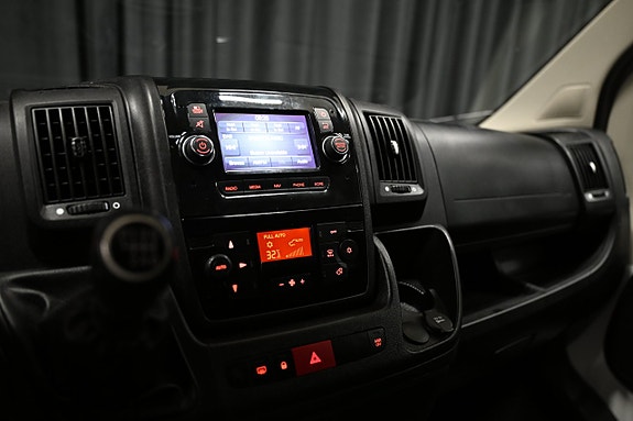 Peugeot Boxer 22 of 27
