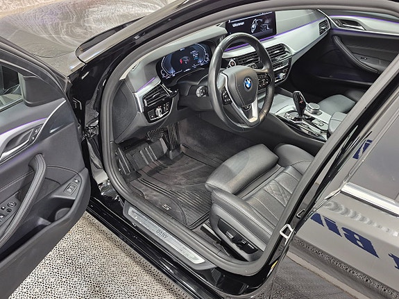 BMW 530e 2 of 10
