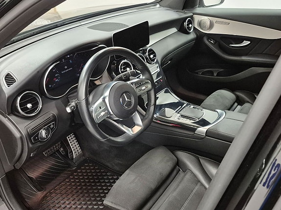 Mercedes-Benz GLC300 e 2 of 5